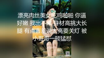 kcf9.com-这个黄发女神御姐真是风情十足 裹胸黑衣小西服 大长腿苗条极品，好勾人情欲燃烧