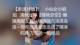 商城跟随偷窥JK眼镜小姐姐 皮肤白皙 粉内内卡着大白屁屁超性感