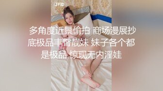  漂亮美女3P 一白一黑两根大肉棒 还是选择黑祖宗的插逼 另一根插嘴 表情很舒坦