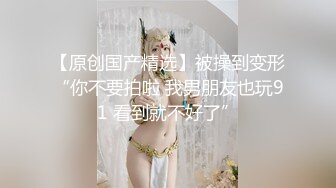  舔狗淫笑舔逼，妻子舔我的鸡巴。老公：这骚逼有没有骚水，没有骚水就说明你舔得不好