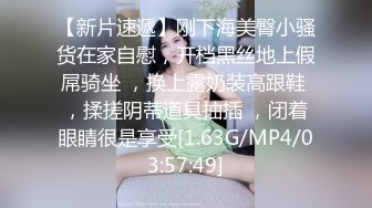   黑丝御姐小少妇露脸看着好骚啊，揉奶玩逼道具抽插自慰呻吟，被大哥压在身下爆草蹂躏