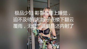 【魔手外购】美女如云！色胆包天坑神潜入商场女厕，前后位逼脸同框，特写偸拍多位小姐姐方便 (1)