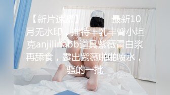 公交车上玩弄直男,直男为了不让女友发现,也不敢大声喝止 1_4