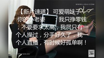 粉嫩嫩少女露脸线上约啪，跟狼友互动撩骚听指挥身材展示，刮了毛的性感逼逼掰开看特写，骚嫩的奶子好想吃口