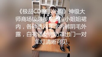 美妞一边吃着大鸡巴一边拿着手机对着镜子自拍