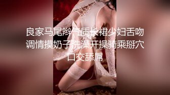 单位女厕全景偷拍在厕所里和男友视频做爱的女生