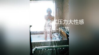 开宝马的骚姐姐车周围全是人 脱光揉捏大奶子掰骚逼特写喷尿