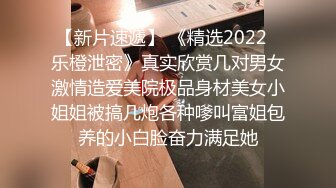 奶大逼肥露脸淫娃镜头前发骚，逼逼淫水多多舔弄假鸡巴，揉着奶子道具玩弄骚穴，浪叫呻吟表情好骚高潮不止