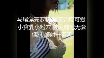 尾随偷拍极品靓女短裙粉色丁字裤椅子下拍摄露毛高跟鞋抹胸裙美女买小吃修长美腿搭配浅黄内