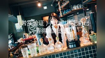 主題酒店鐘點房拍攝到的光頭哥下班和單位少婦情人開房幽會 互舔互插連幹兩炮直接累趴下了 露臉高清