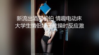 老牌颜值女神曦熙回归小尺度收费秀，随音乐热舞脱下丁字裤扭动，拨开内裤双指插入扣弄，呻吟酥麻水声哗哗