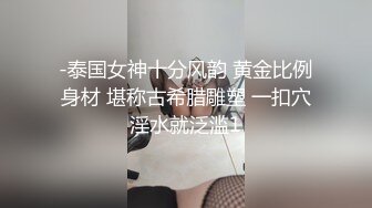 校园霸凌-扒光女生衣服强迫她坐地上叉开双腿充分暴露阴部,另一个女生用棍子插她逼