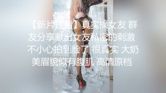 家庭摄像头破解真实偸拍，性生活和谐的小夫妻不管白天晚上来感觉就搞，苗条娇妻很耐肏床上干完地上扎马步干 (7)