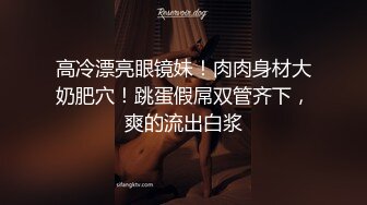 爆乳女神全程露脸，情趣装白丝诱惑好极品，揉着骚奶子自慰骚穴特写展示