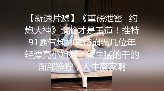 漂亮美女 牛仔裤开破洞 撅着屁屁被大鸡吧无套爆菊花 这么粉嫩的无毛鲍鱼都操腻了 内射