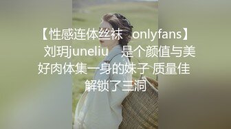 【童颜巨乳】爆乳推特网红『Jan小兔子』激操2023粉丝见面会露脸多人运动精彩爆操 前吃屌后内射 (4)