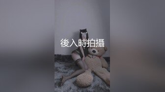 小夫妻很另类，卫生间马桶n上开干，瘦瘦小哥哥后入操大眼美少妇