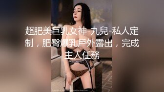   澡堂偷拍光着屁屁在更衣室吹头发精致面容美女