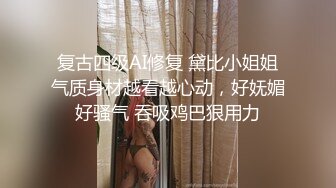 窗外偷窥隔壁高颜值美少妇洗香香