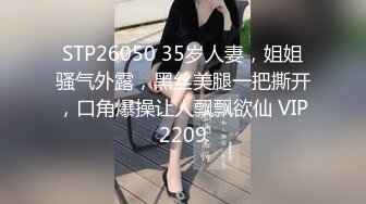 小骚货跪着口交