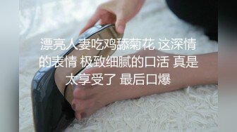 【新片速遞】 ❤❤没有男人的骚熟女，地板上玩充气娃娃，女用长JJ，69姿势舔，大屁股骑乘位，侧入，搞的淫水流出