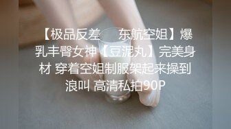 叫上女友再叫一个妹子玩双飞一起洗澡舔弄镜头前扣逼