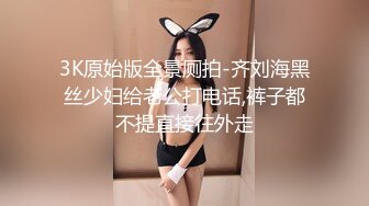 清纯萝莉孕妇露脸很漂亮尿尿给狼友看，完事床上撅着屁股给男友检查骚逼，站在床下深喉口交伺候小哥，特写展示