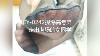 【妩媚女王】办公室里漏奶塞跳蛋涂风油精户外站着尿尿【16V】 (14)