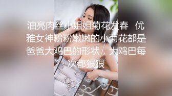 红裙美女换上制服居家操逼，扶着男友大屌吸吮，边舔边自摸骚逼，怼着小穴一下挺入，主动骑乘扭腰一脸骚样