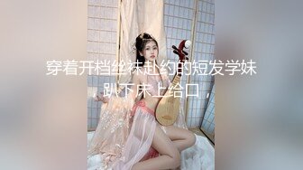   女神级高颜值美妞下海自慰秀，吸吮手指一脸想要，掏出白嫩大奶子，顶级肥臀翘起掰穴，手指扣弄粉穴水声哗哗