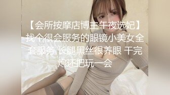 《极品CP魔手外购》美女如云餐饮店大神躲藏女厕逼脸同框偸拍数位小姐姐方便，被一个美女发现翻车了还好没有推门吓尿了 (15)