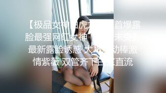 丝袜美女口活不错 舔脚舔鸡巴