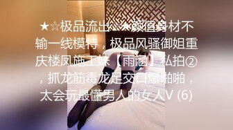   让女友穿上传统旗袍把鸡巴吹硬扒开内裤就开操