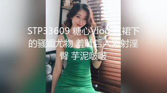   胖男精力充沛啊 约了两个美女分别到同一间宾馆轮流抽插啪啪搞穴，妹子身材丰腴颜值够味