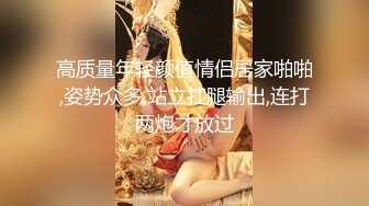 00后小娇妻露脸跟小哥激情啪啪，让小哥草嘴深喉，玩着奶头亲小嘴，压在身下爆草抽插