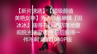 骚少妇高端会所享受男技师的按摩服务，全身精油推拿，奶子骚逼按上瘾勾引技师脱光，赤裸相对直接干上了刺激