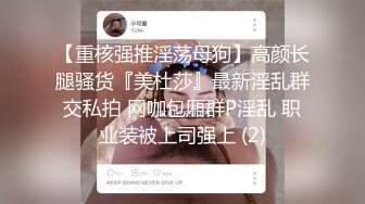  白毛女友穿白丝，爱在镜头前比耶