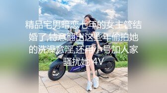  镂空情趣装开档内裤极品美女道具自慰啪啪，假屌自慰整根插进去了