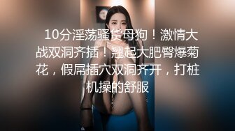 高筒皮靴长发美女尿尿像洒水壶一般