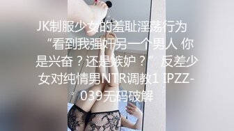 ZT全景厕拍系列15 高颜值的黑丝长腿御姐还是个无毛嫩逼