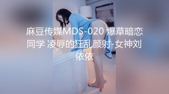 无套双龙入洞,大屌争先恐后往里怼,纹身痞子的逼里面深不见底