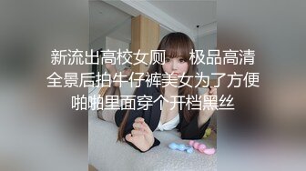 气质少妇露脸与大哥啪啪，很会享受被吃奶舔逼给大哥口交深喉玩的真刺激，各种体位抽插浪荡呻吟最后口爆吞精