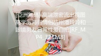  小伙子约了个妈妈，53岁芳龄，吃完晚饭楼下接她车震，倒挺有味道，阿姨一点不害羞