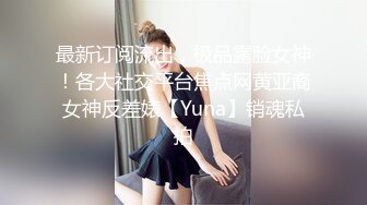  剧情演绎粉穴美女晚上叫男技师上门按摩，推奶有感觉要求做一做，脱掉丁字裤舔逼