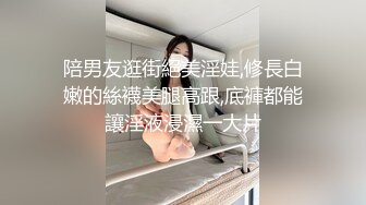 2022.7.23酒店圆床房偷拍很会玩的年轻情侣，先用振动棒搞的女的受不了，再大鸡巴插入