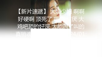 红裙美女换上制服居家操逼，扶着男友大屌吸吮，边舔边自摸骚逼，怼着小穴一下挺入，主动骑乘扭腰一脸骚样