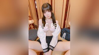 【新速片遞】  医院跟踪偷拍验尿的几个少妇❤️被高个美女发现一脚伸过来