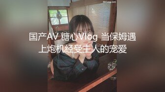 外站新流出商场蹲厕多角度偷拍奇怪妹子莫名其妙的对着侧面镜头傻笑