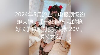 黑客破解家庭网络摄像头偷拍正值狼虎之年夫妻房事媳妇被舔的时候估计是爽感上头一直手揉着自己的葡萄 (2)