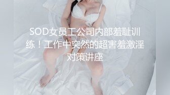 甜美文静美女！被胖子炮友玩弄！蹲着深喉插嘴，沙发上抗腿正入，振动棒插穴磨蹭阴蒂，非常享受